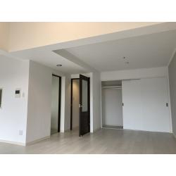 襖等の間仕切りを撤去し、LDKと一体的に解放感ある洋室へリフォーム。
