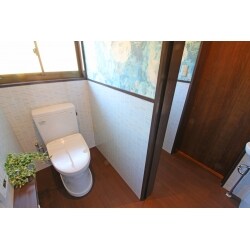タイルのトイレからモダンなトイレクロスへ