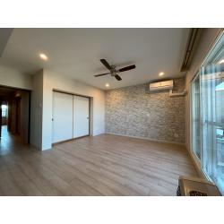 間取変更無しでも壁紙やフローリングを替えるだけで明るい雰囲気のお部屋になりました。