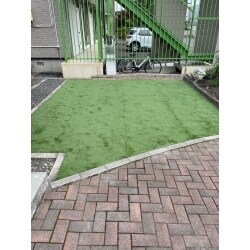 人工芝施工工事です。お庭の雑草対策や景観も良くなりました。