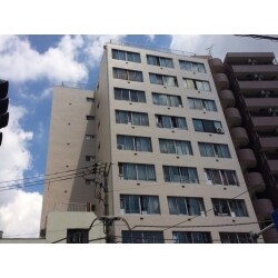 防水は密着工法で艶のある綺麗な仕上がりに、外壁は弾力性のある塗料でひび割れしない外壁、艶が有り汚れの付きにくい外壁へ生まれ変わりました。