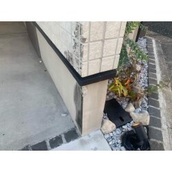 水切り部分が破損してしまったため補修工事を行いました！

水切りは雨のほとんどが水切りからしずくとなって落ちてくれるので
上げ裏に水分が溜まりにくくなるので壁の汚れや室内への水の侵入も
防いでくれる大切な部分です。

このような細かな工事も迅速に対応させて
頂いております！