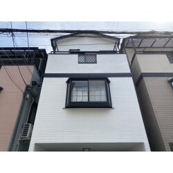 遮熱・断熱・弾性のキルコを使用し
ベージュだった外壁を白にしました。
お客様には嬉しいお声を頂きました。