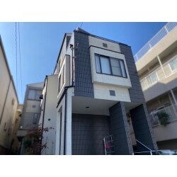 超低汚染形胸磁器タイル用塗装工法のファイングラシーSIを
使用してタイル面・目地の保護をし
省エネ×耐久性のキルコを使用して外壁塗装工事を
行いました。綺麗に仕上がりました。