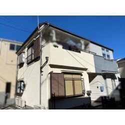 塗布するだけで遮熱・断熱・＋αのガイナ塗料を使用し
外壁塗装工事を行いました。