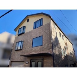 環境に優しく、耐久性の高い樹脂系塗料の
セラミシリコンを使用し外壁塗装を行いました。
