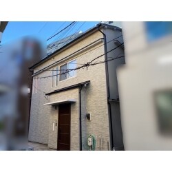 耐汚染性・大変色性・耐炎性・防カビ・防藻性・
シックハウス対策・速乾性のナノコンポジットWを使用し
外壁塗装工事を行いました。