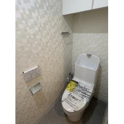 収納の位置を変え広々としたトイレ空間へ