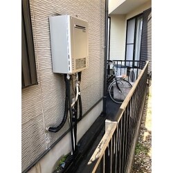既存給湯器が壊れてしまった為、新しいタイプのエコジョーズ給湯器に交換しました。