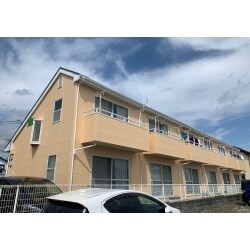 大きな建物にはクリーム系の優しいお色が人気です