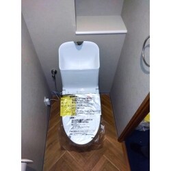 便器、換気扇、壁紙、床、すべてを交換しました