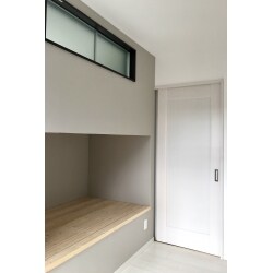 お部屋の間仕切りに造作ベッドを施工させていただきました