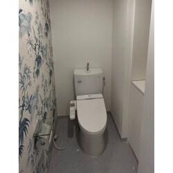壁のクロス、床材を張り直しました