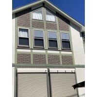 庇を撤去しすっきりとした外装へ