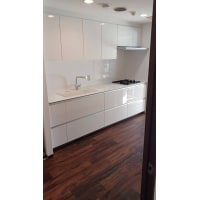 明るくすっきりしたキッチン、トイレ