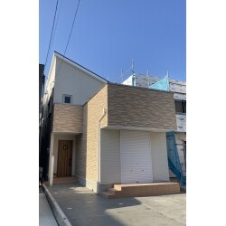 店舗付き住宅の新築工事。