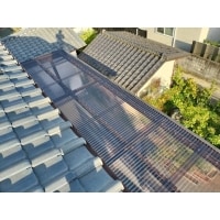 南相馬市にて亀裂ができたベランダの波板をポリカ波板に交換