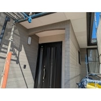 外壁の一部が変色、シーリングが浮いてきた外壁の張り替え工事