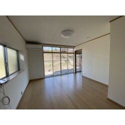 和室のお部屋だったのを、洋間に変え
全開口部（窓）に複層ガラスの内窓を付けて
断熱性を上げました。