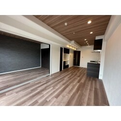 築３４年のマンションを全面改装。12畳の和室を洋室２室に分けてプライベート空間も確保し、豊富な用途選択ができるお住まいにリノベーションしました。