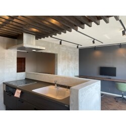 モダンスタイルのカフェ風なお住まい。生活感を感じさせない収納や間取りでとってもおしゃれになりました。