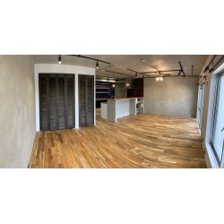 一般的なマンションからこだわりの詰まったモダンテイストの恰好いいお住まいに大変身しました！建具や天井は雰囲気に合わせて塗装を施しとてもおしゃれになりました。