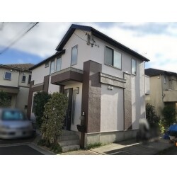 外壁のシリン吹付部を滑らかにしたいとのご要望でした。
塗装により滑らかになり、イメージ通りに仕上がり、ご満足いただきました。