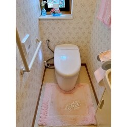 タンクありのトイレからタンクレスにすることで、トイレ全体がスッキリ、広くなりました。