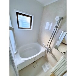 中古住宅をご購入後、新しいユニットバスへリフォーム致しました。
