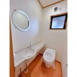 中古住宅をご購入後、リフォームをさせて頂きました。
タンクレスに変え、スペースも広くなりスタイリッシュになりました。