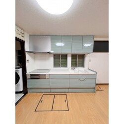 施工前はレンジフードはブーツ型でお掃除がとても大変でしたが施工後は薄型レンジフードになりお掃除もとても楽になりました。