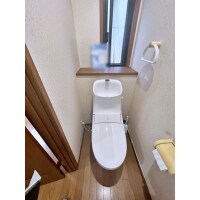 清潔感あふれるトイレ空間になりました。