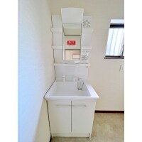 中古住宅をご購入後、洗面化粧台を新しくリフォーム致しました。