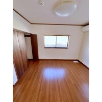 中古住宅をご購入後、洋室の天井、壁、床を新しく致しました。