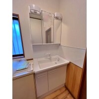 中古住宅をご購入後、洗面化粧台を新しく致しました。