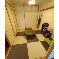 トイレの水漏れが時々起こることからリフォームを決意されました。お手入れのしやすいトイレへのリフォーム、耐久性の高い畳への交換を行いました。