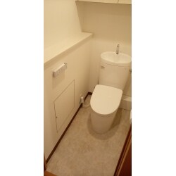 お掃除簡単！明るいゆとりのあるトイレへ