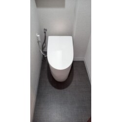 スタイリッシュなタンクレストイレで広くて快適な空間へ