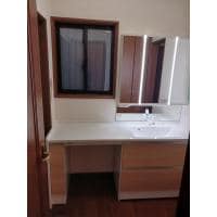 広々一体型カウンターで快適な洗面台へ