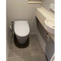 フチレス形状でお掃除ラクラク!空間広々タンクレストイレへ