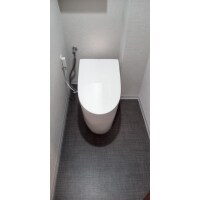 スタイリッシュなタンクレストイレで広くて快適な空間へ