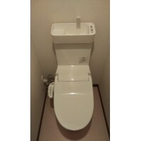 お掃除らくらく、使い勝手の良いトイレへリフォーム