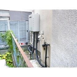 給湯器2台を1台に集約。追い炊き対応で効率アップ！