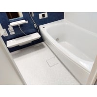 浴室サイズを変更し、広々としたシステムバスへ。