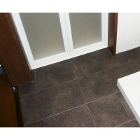 脱衣場が大変身!クッションフロア張り替えで快適空間に。