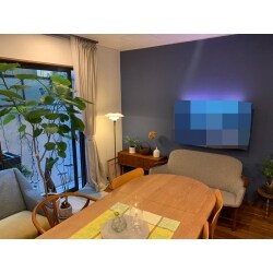 クロスとフローリングの張替え・テレビの壁付け・エアコン交換を行いました。
床はアサヒウッドテックの床暖房対応で表面が無垢になっている床材です。
アクセントクロスも選んでいただき、素敵なリビングに仕上がりました。