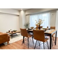 リビングダイニングを見渡せるキッチンがある住居