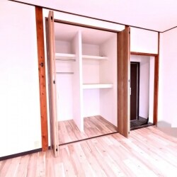 子供が大きくなったので、物置のようになっていた部屋を子供部屋として使うためキレイにしたいご要望で、工事を施工させていただきました。