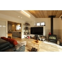 温もりと共に、薪ストーブで彩る家庭のひととき