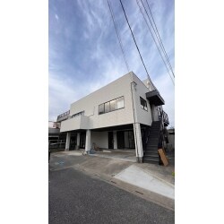 築23年の戸建て住宅をシンプルモダンにフルリフォーム！
水まわりはもちろん、床や階段も一新。まるで新築のような装いです！